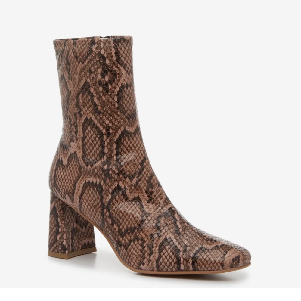 NWOB Steve Madden Harli Bootie 🐍